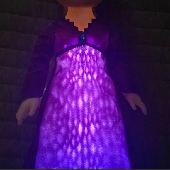 Disney Frozen 2 Into The Unknown Singing 14" Elsa Doll Musical Feature Lights - Picture 11 of 11